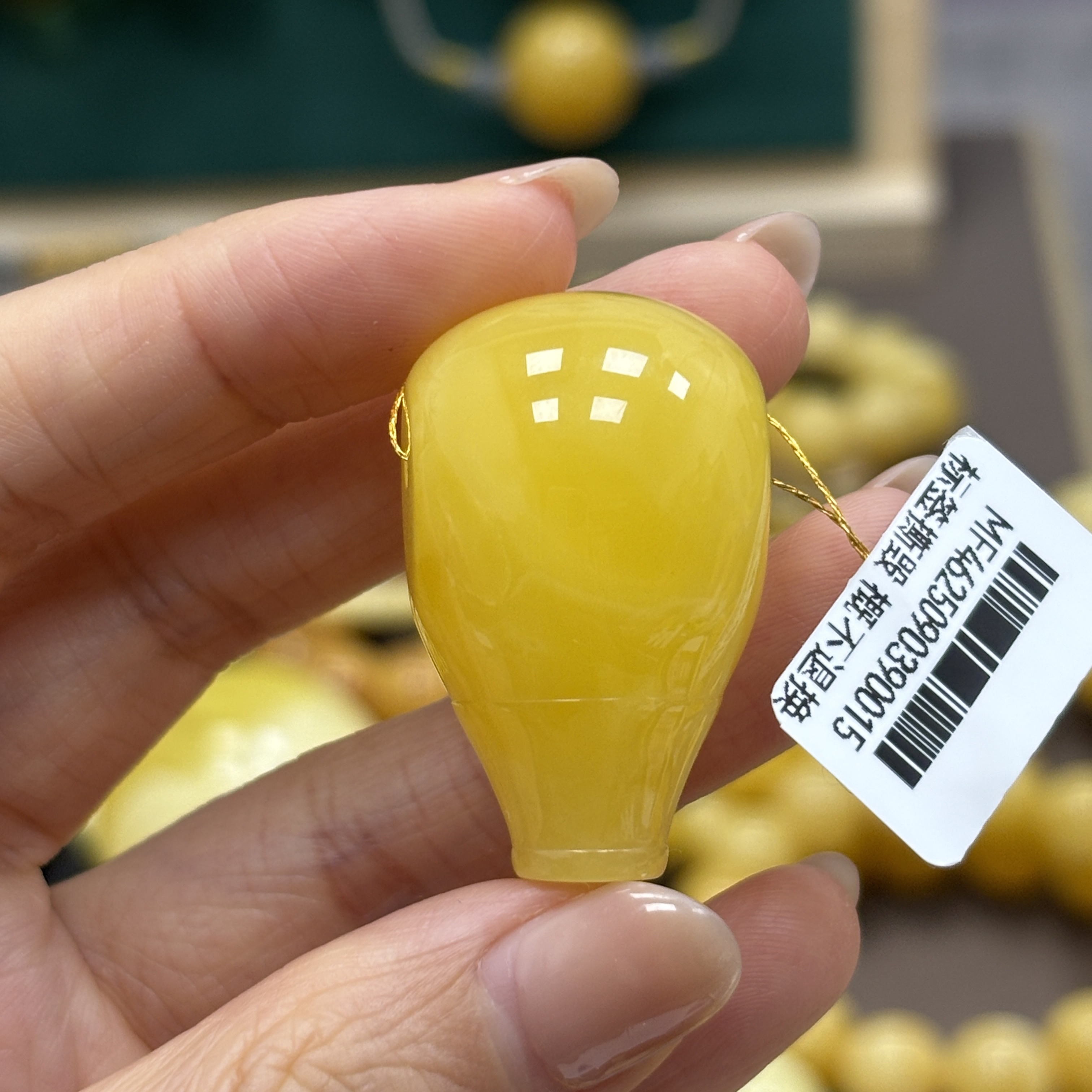 21.2*34.6*22.2mm 小妖珠宝天然原矿琥珀蜜蜡