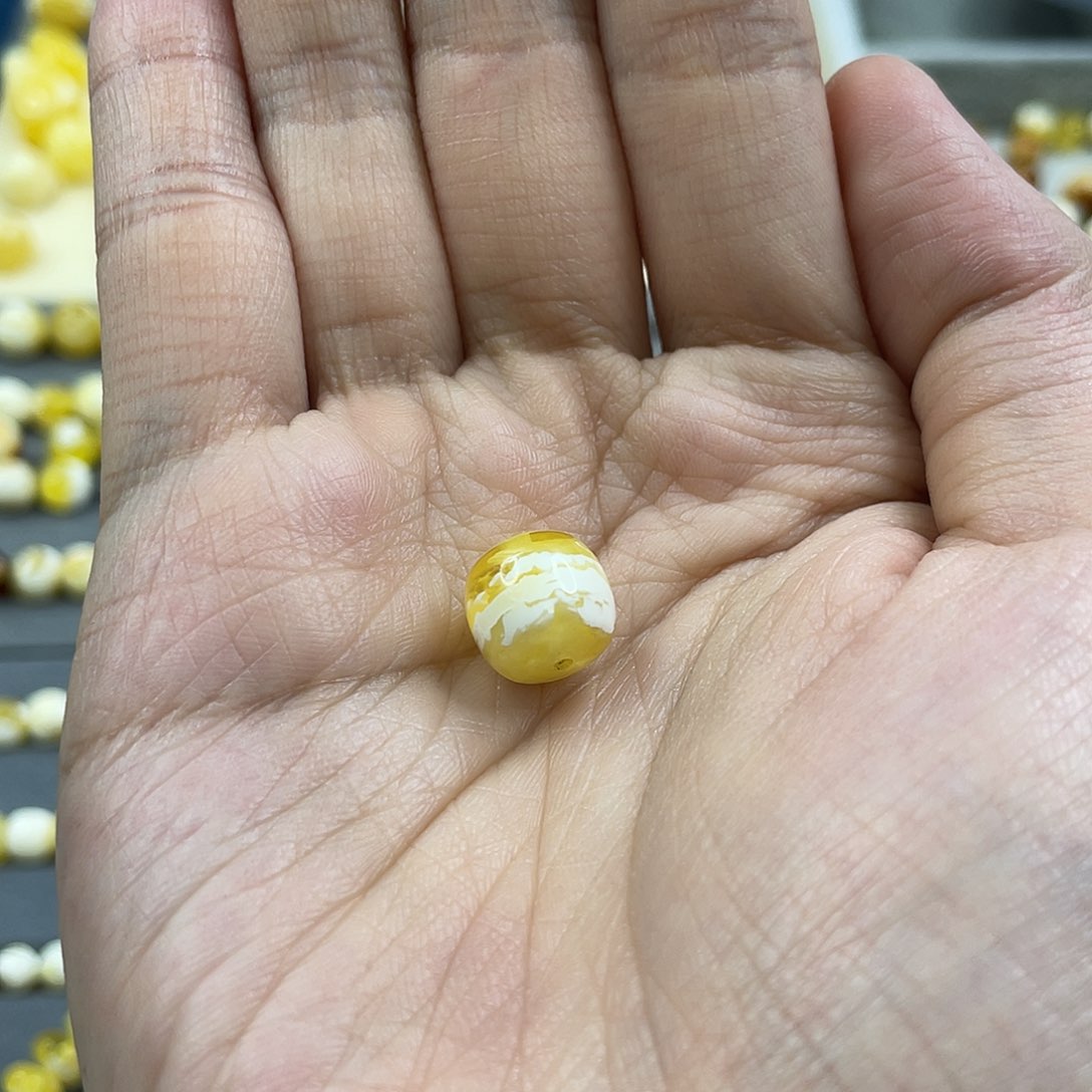 琥珀裸石未镶嵌小***号金白溶洞