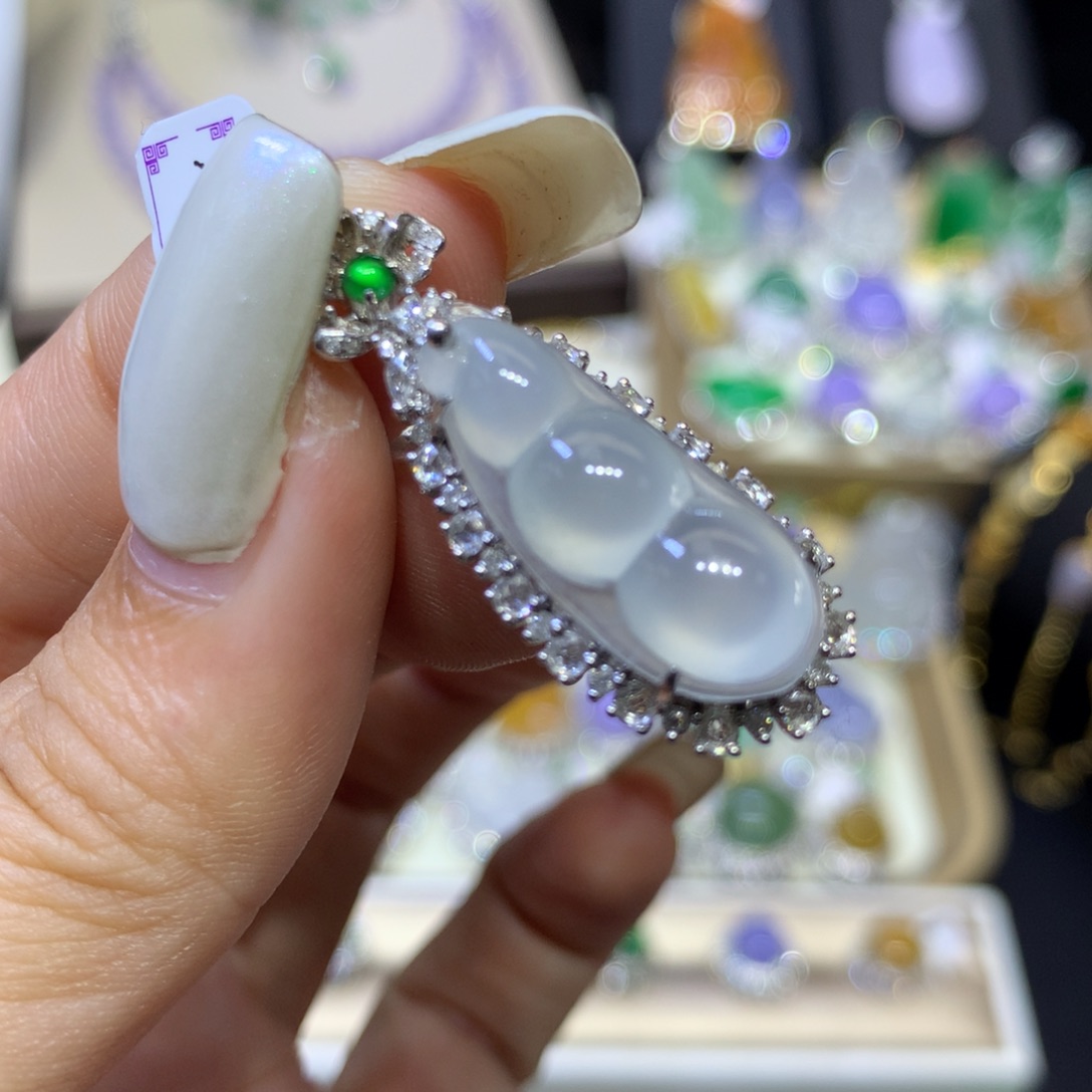 翡翠18K金镶嵌颈饰