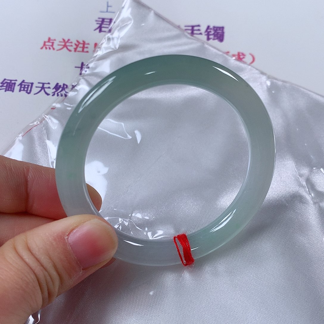 翡翠手镯未镶嵌 需包容纹裂 ⑦②