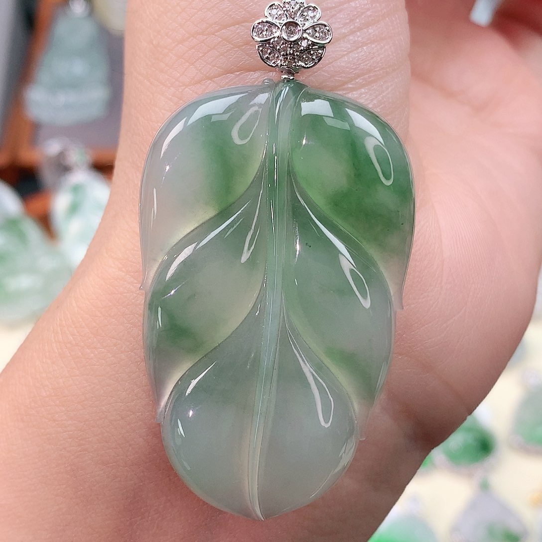 颈饰18K金镶嵌翡翠叶子