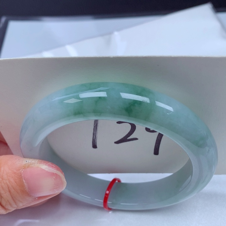 翡翠手镯未镶嵌翡翠