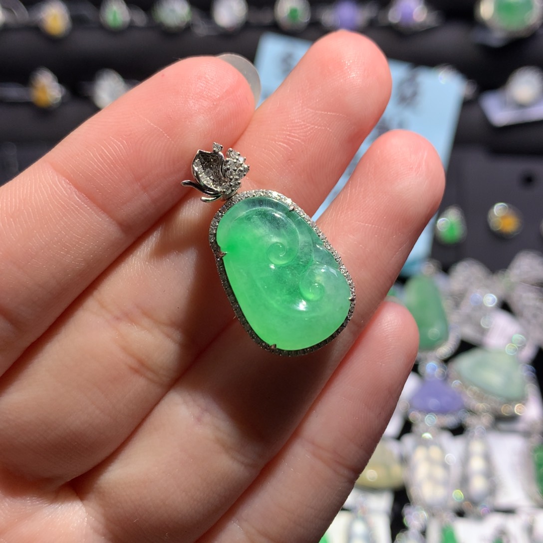 翡翠18K金镶嵌颈饰天然翡翠