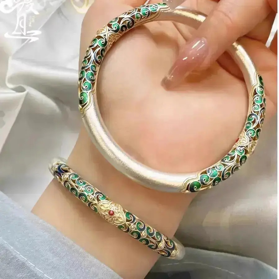 999.9银古法卷草纹闭口镯