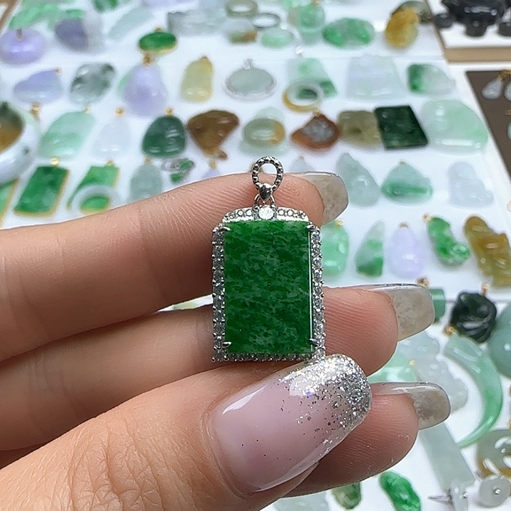 翡翠颈饰未镶嵌绿挂件