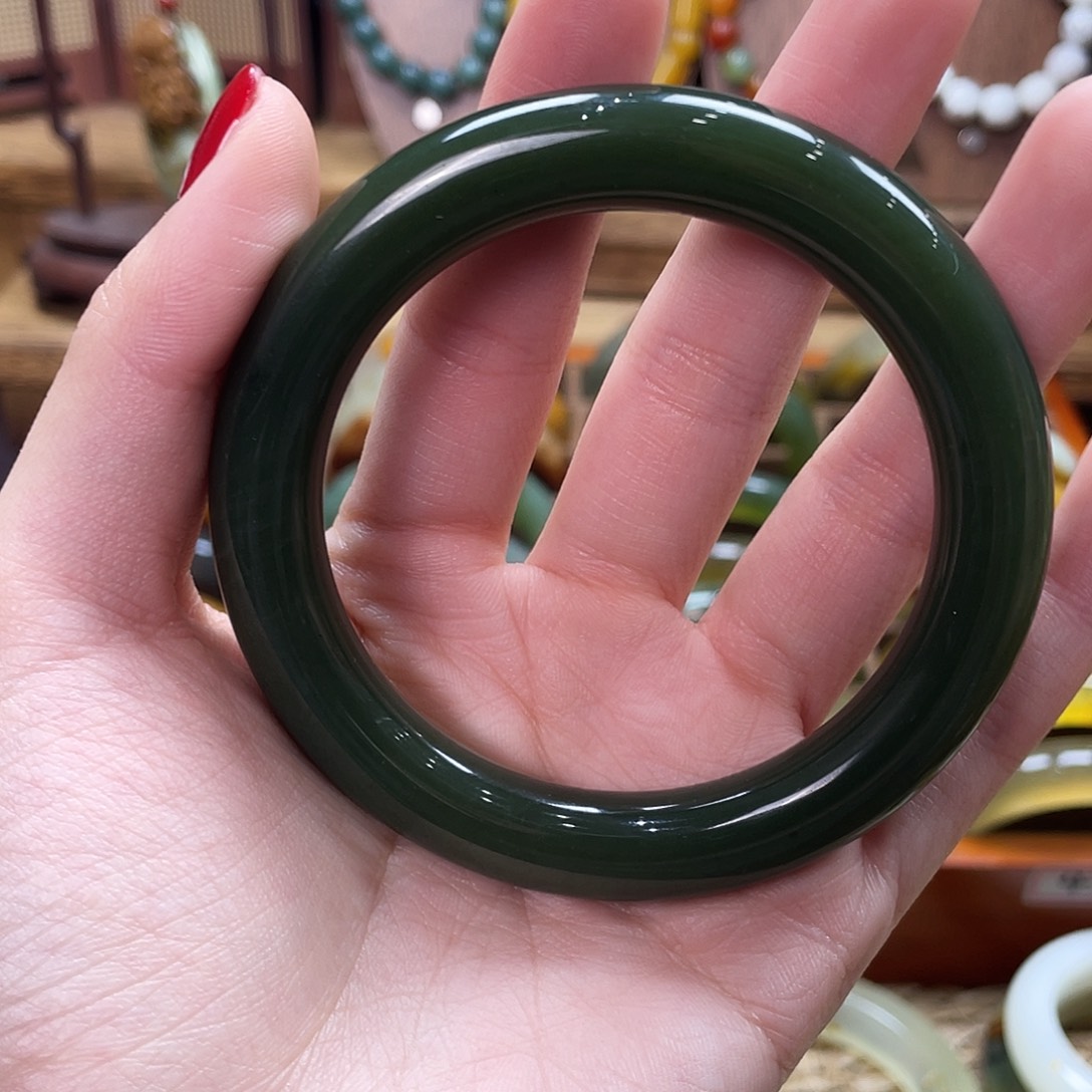 旺***妹和田玉未镶嵌手镯