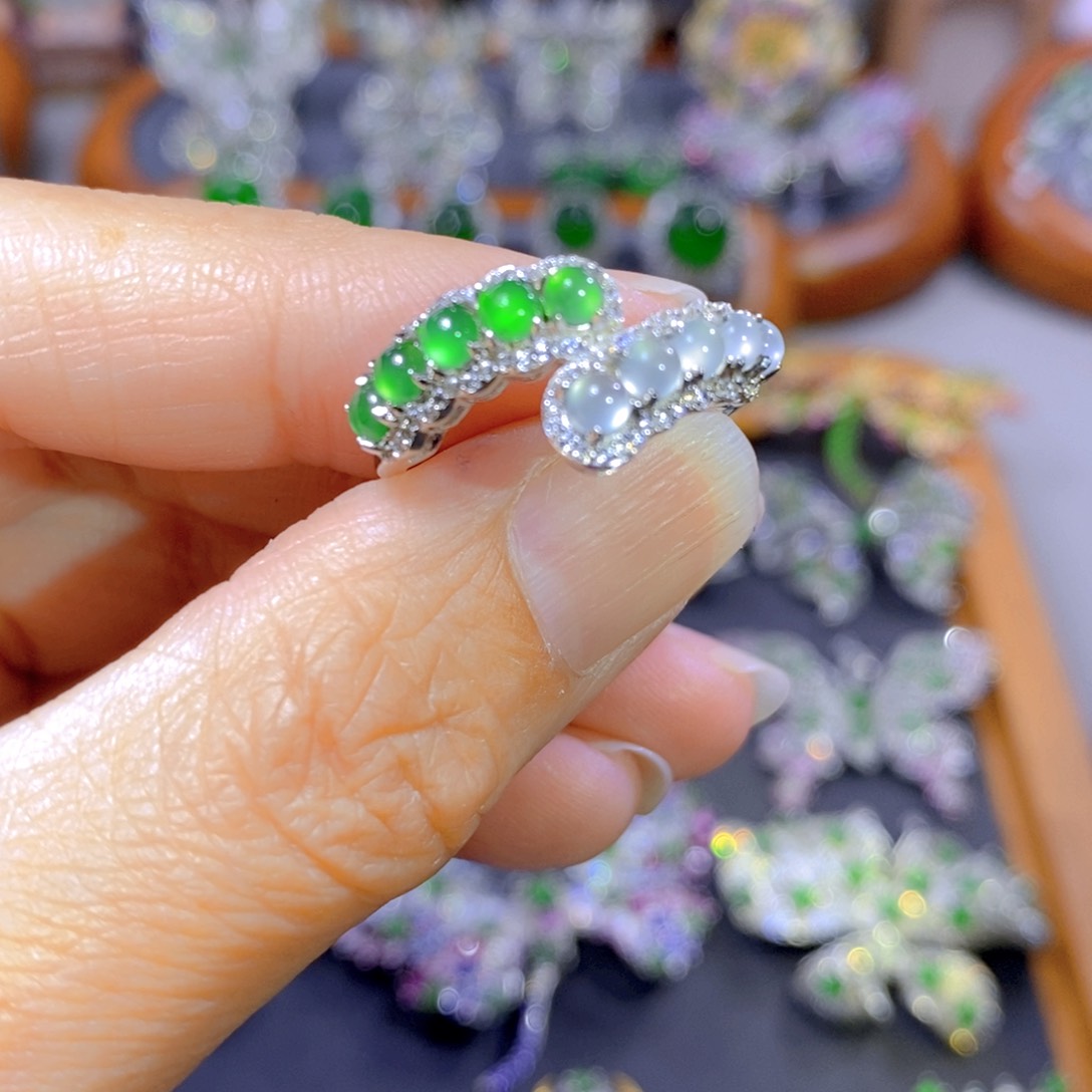 翡翠颈饰银S925镶嵌天然翡翠