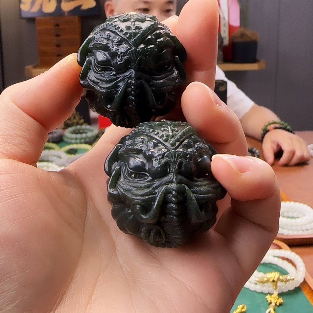 和田玉18K金镶嵌把件