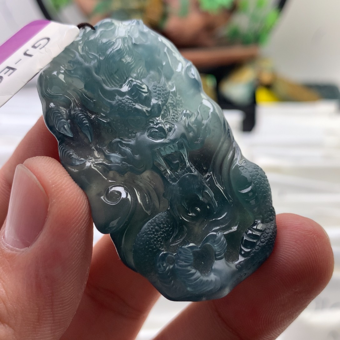 颈饰未镶嵌翡翠龙牌