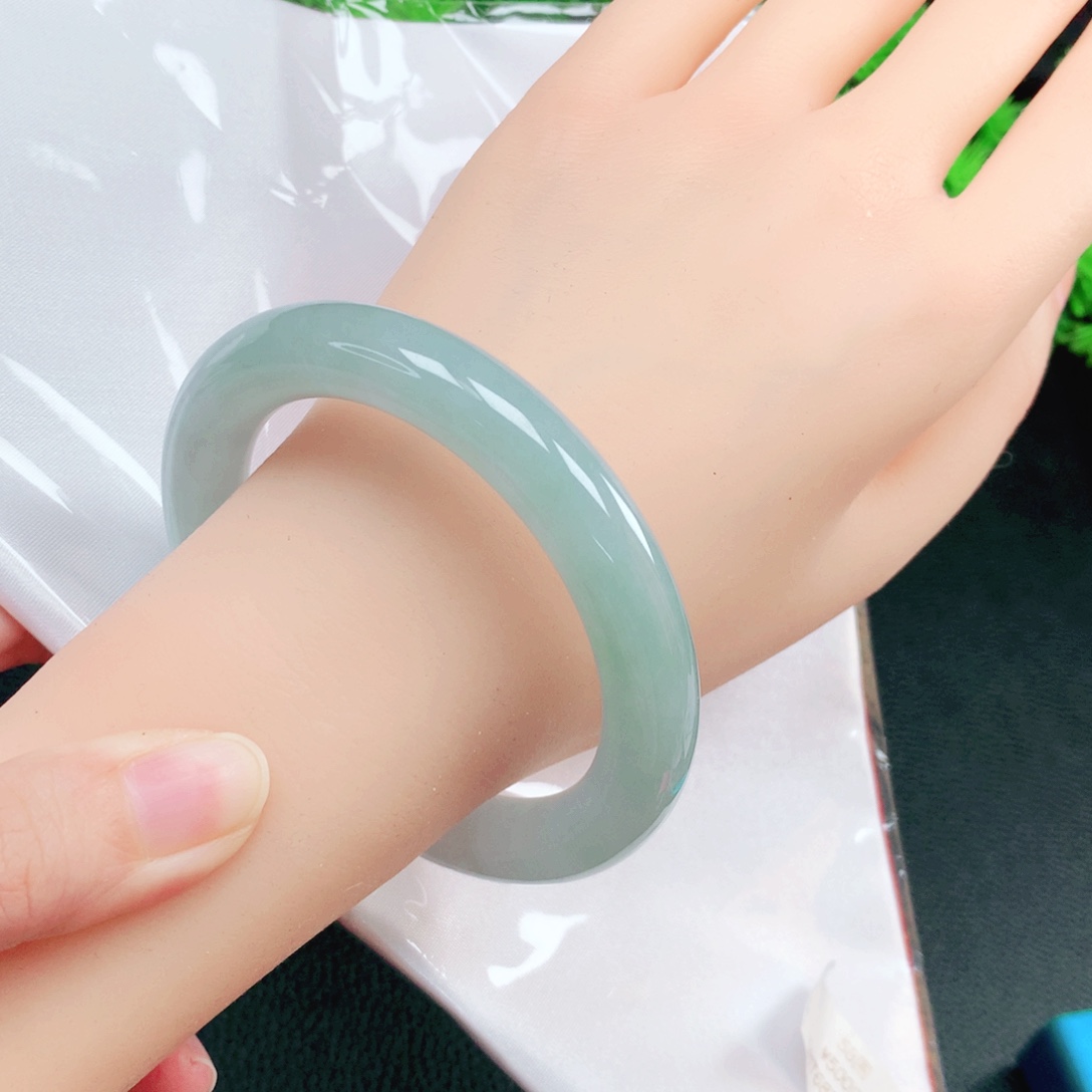 翡翠未镶嵌手镯58圈