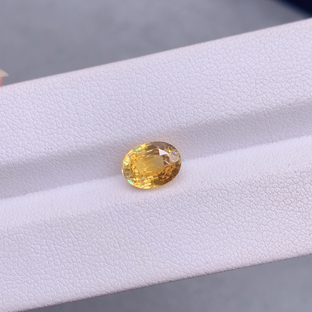 蓝宝石裸石2.56克拉金丝雀黄蓝宝