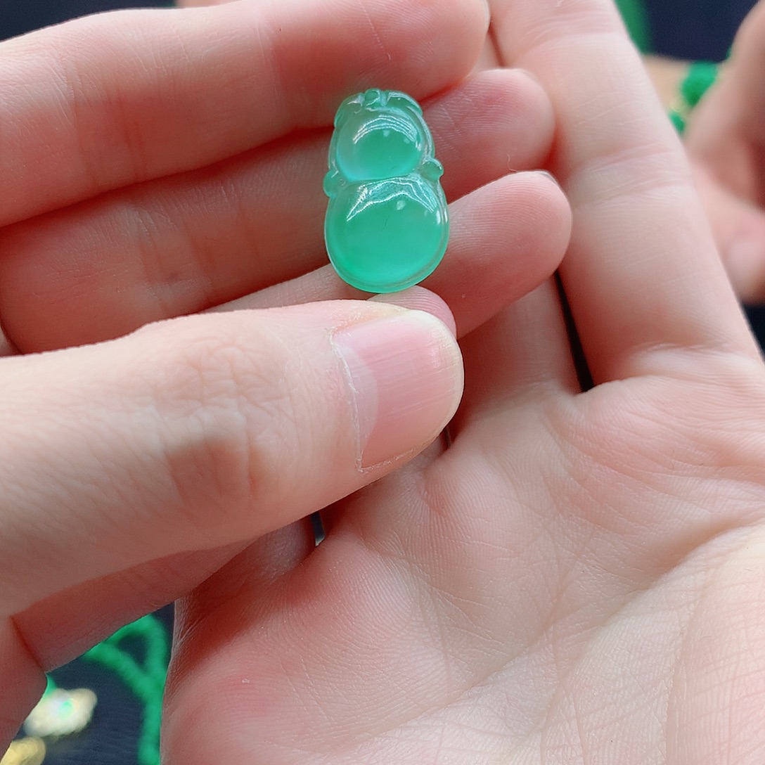 翡翠未镶嵌颈饰，，，