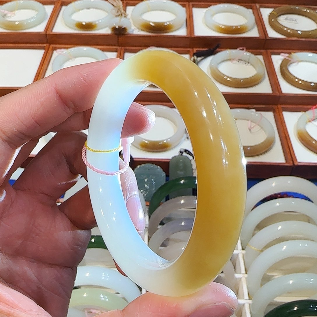 和田玉手镯未镶嵌且末半糖半羊脂51 52 53