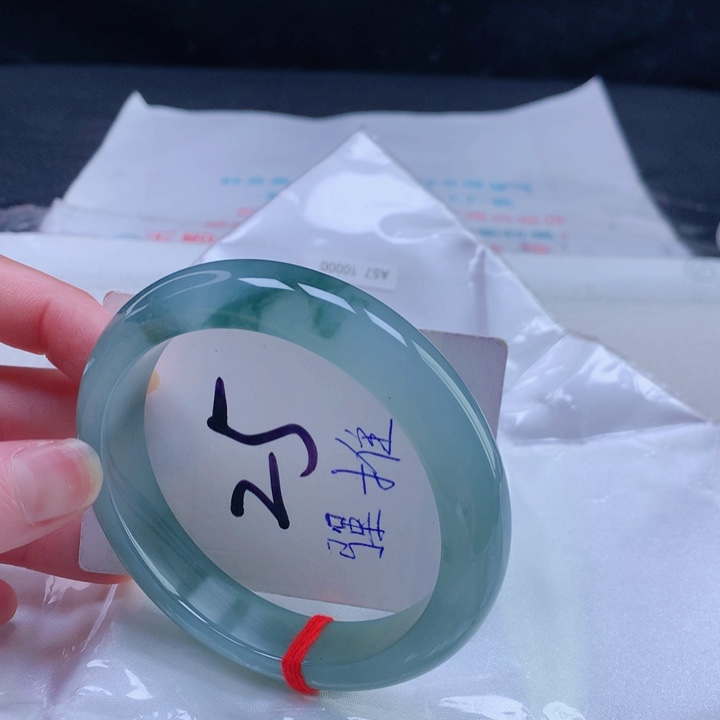 翡翠手镯（贵妃镯）未镶嵌56575657565756