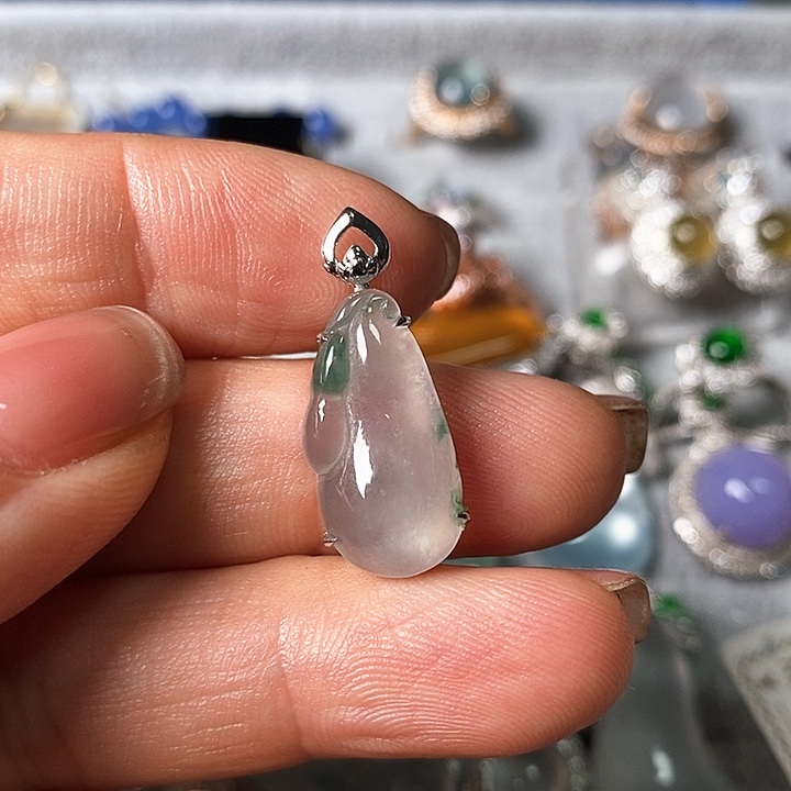 翡翠颈饰18K金镶嵌吊坠