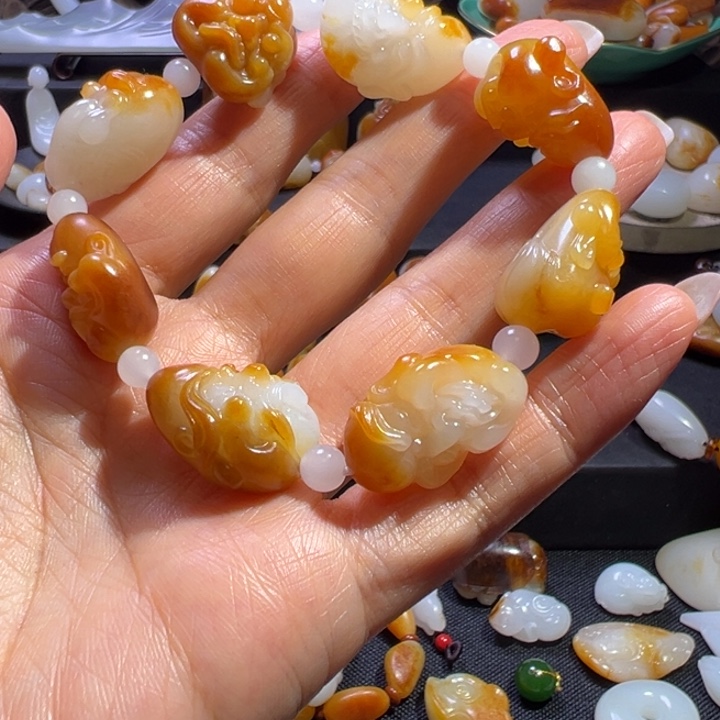 用***2和田玉（黄玉）未镶嵌手链