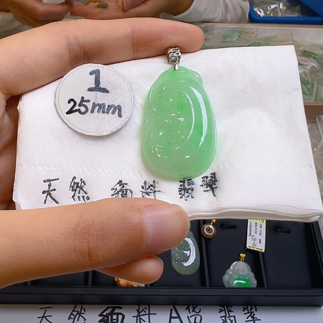 翡翠吊坠(不含链)18K金镶嵌翡翠