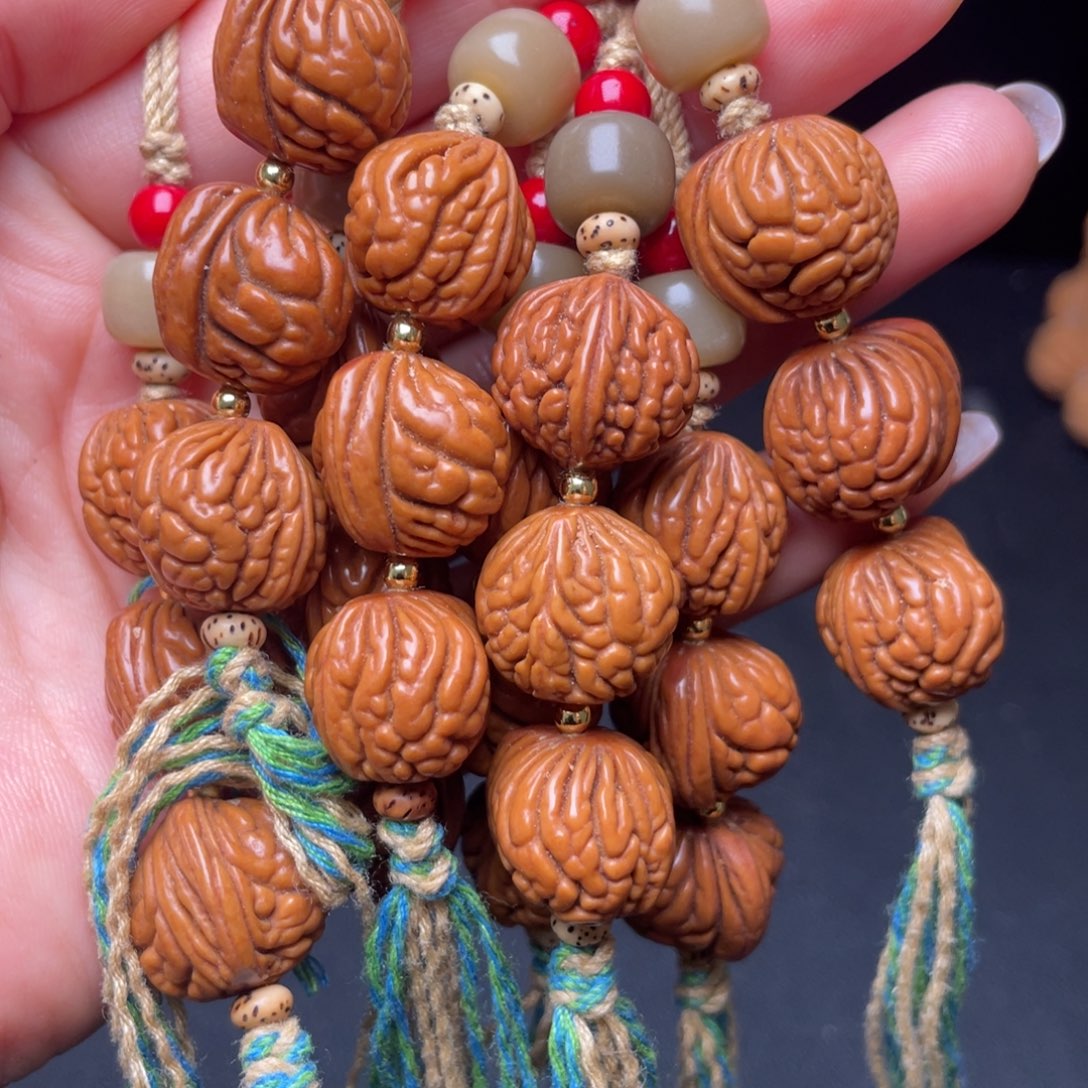 桃核吊坠红红火火