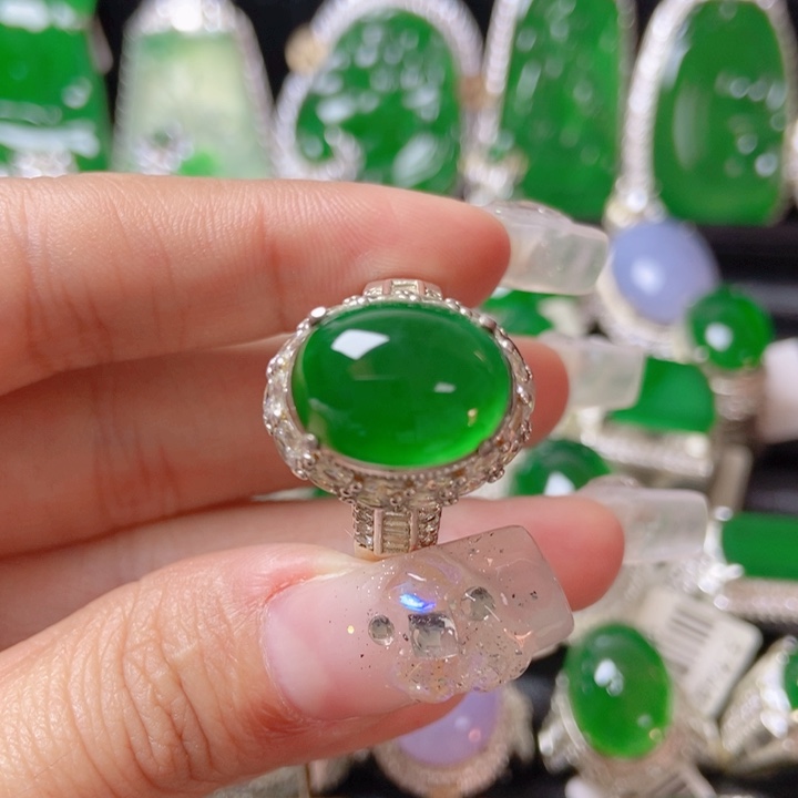 翡翠颈饰未镶嵌放*1687886。