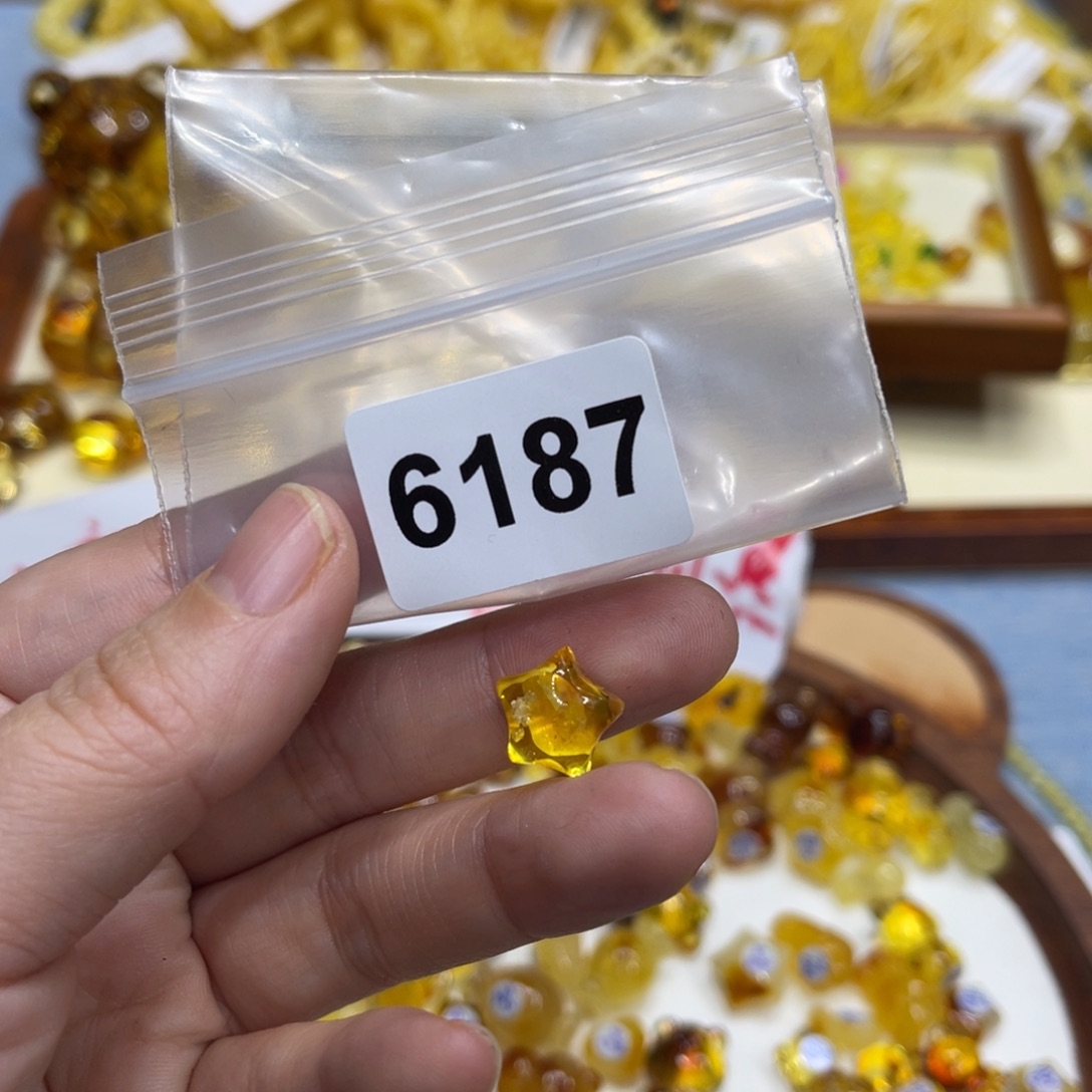 琥珀珠宝奇石未镶嵌