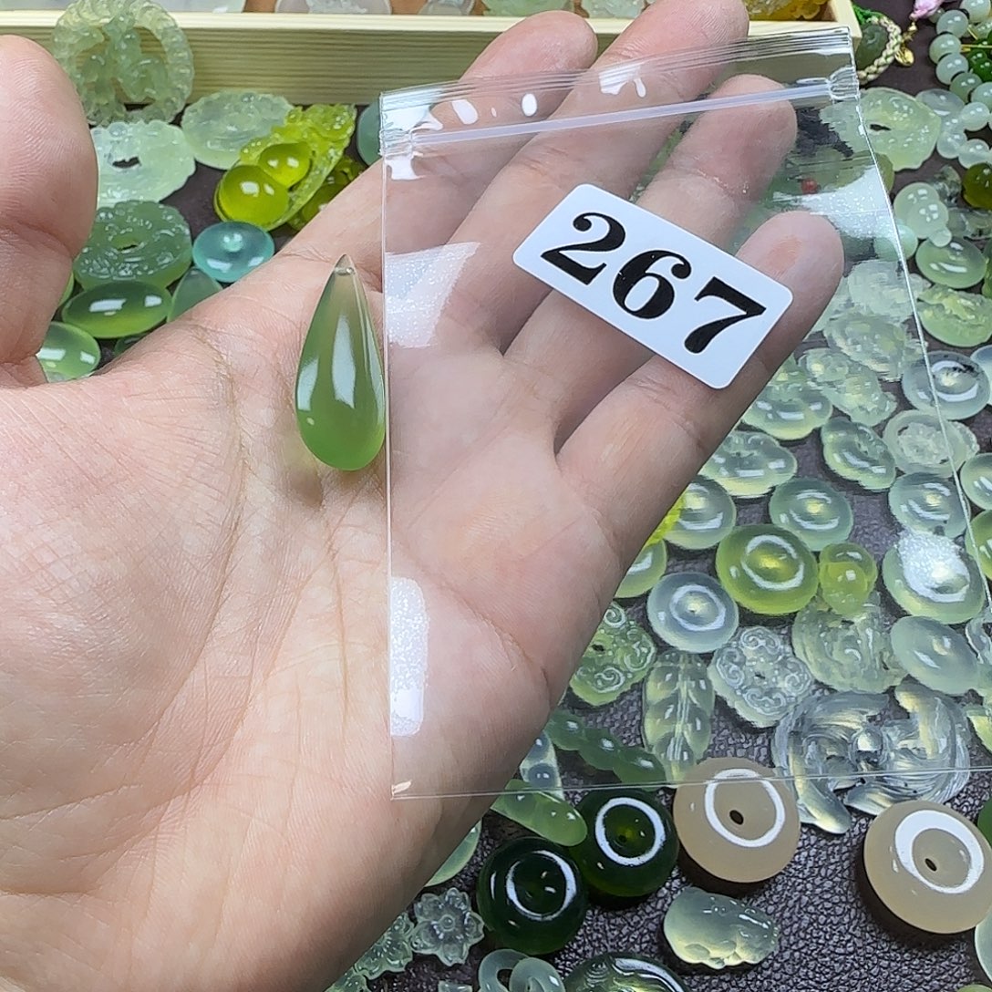 鱼***儿蛇纹石玉未镶嵌岫玉吊坠