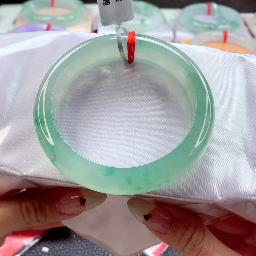 翡翠手镯未镶嵌56.5 高性价比中万冰胶共存 灵