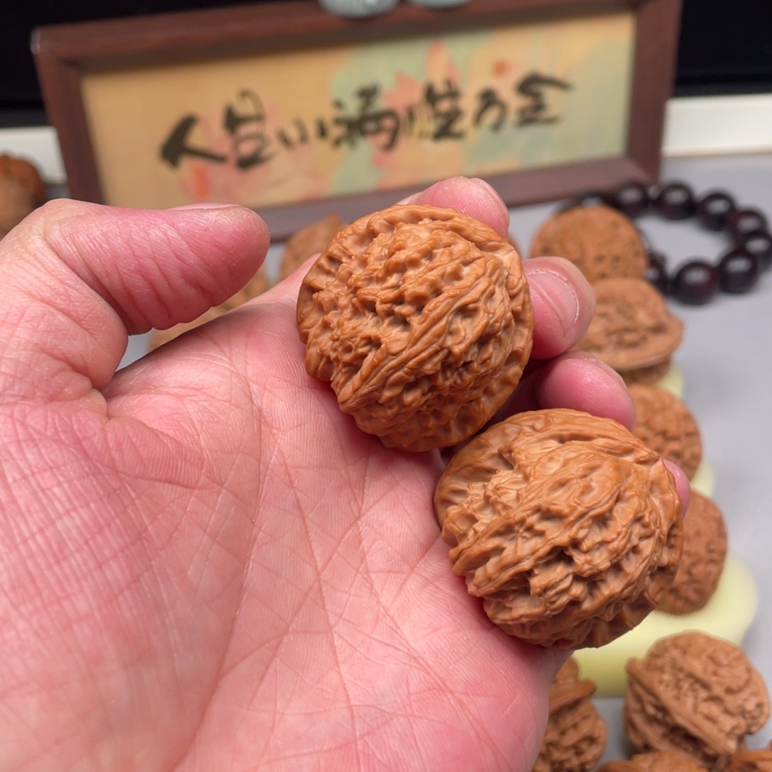 文玩核桃把件白狮子