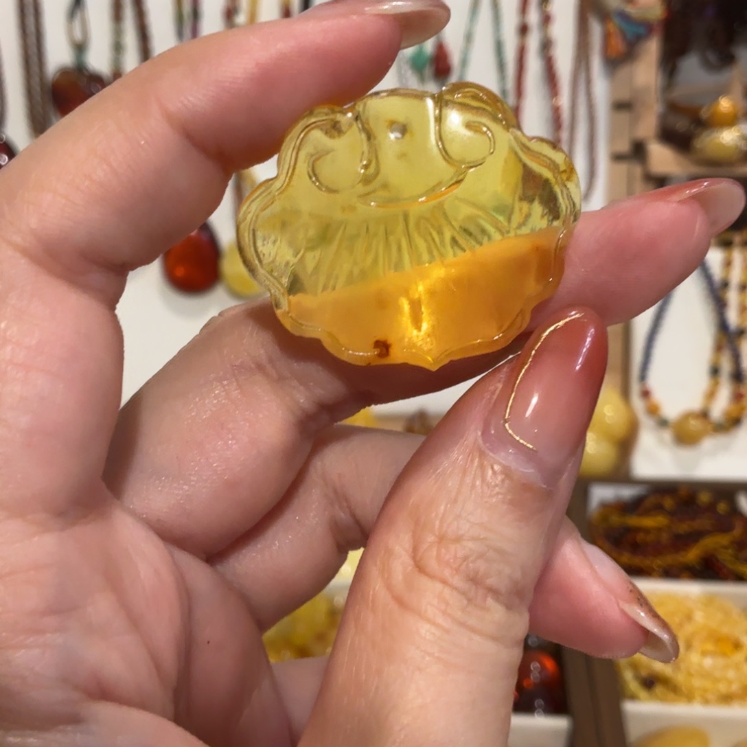 琥珀未镶嵌颈饰福锁吊坠