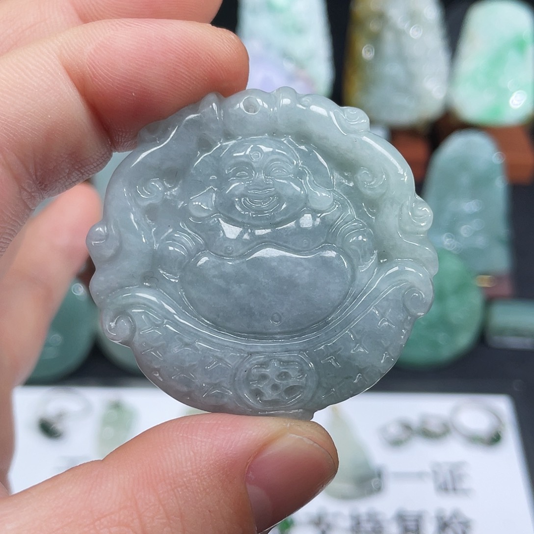 翡翠未镶嵌颈饰财库佛