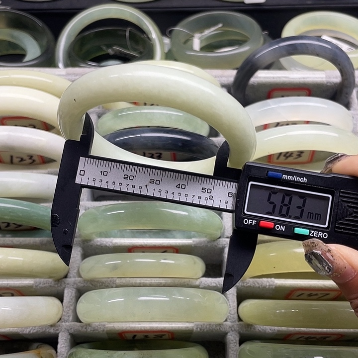 蛇纹石玉未镶嵌手镯134