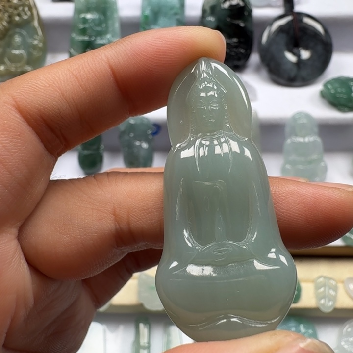 D***蕉翡翠未镶嵌颈饰翡翠