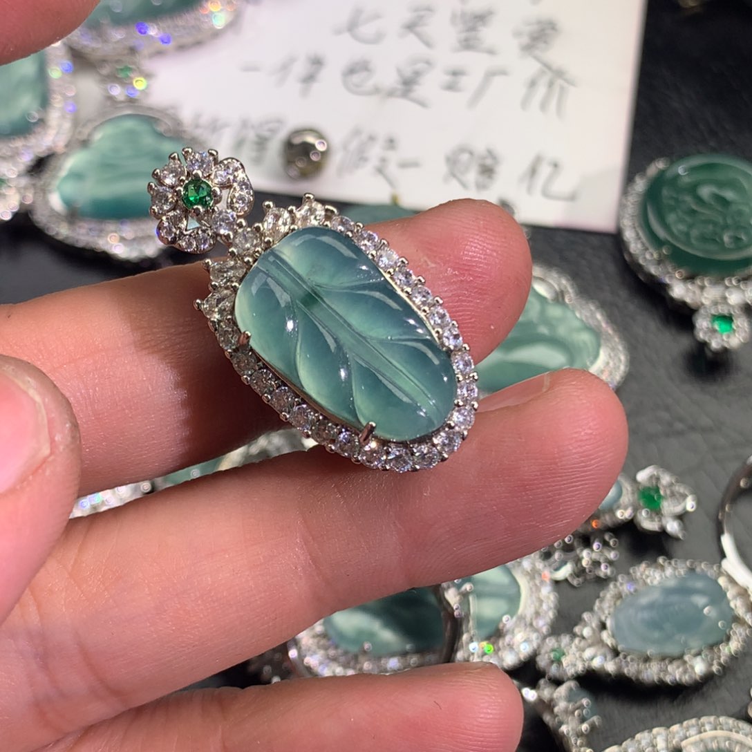 翡翠颈饰未镶嵌叶子