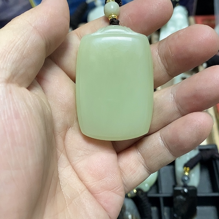 l***q和田玉未镶嵌颈饰