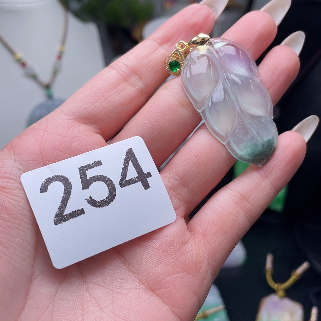 翡翠未镶嵌吊坠(赠链)