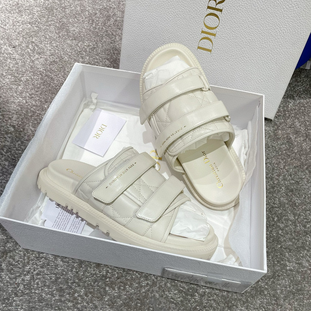 全新未使用 DIOR/迪奥 白色凉鞋/鞋码39/全新未使用
