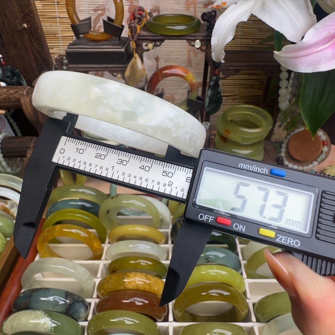 苏****蛇纹石玉未镶嵌手镯