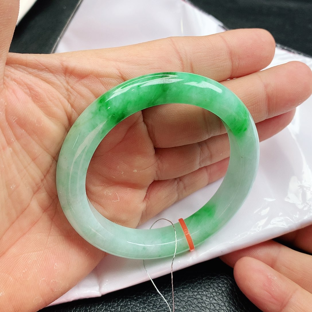 翡翠手镯未镶嵌天然翡翠手镯