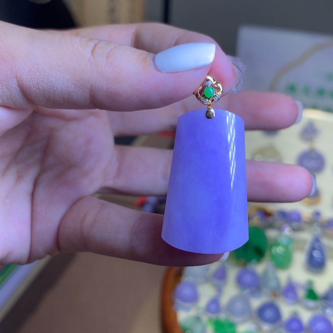 翡翠18K金镶嵌颈饰翡翠