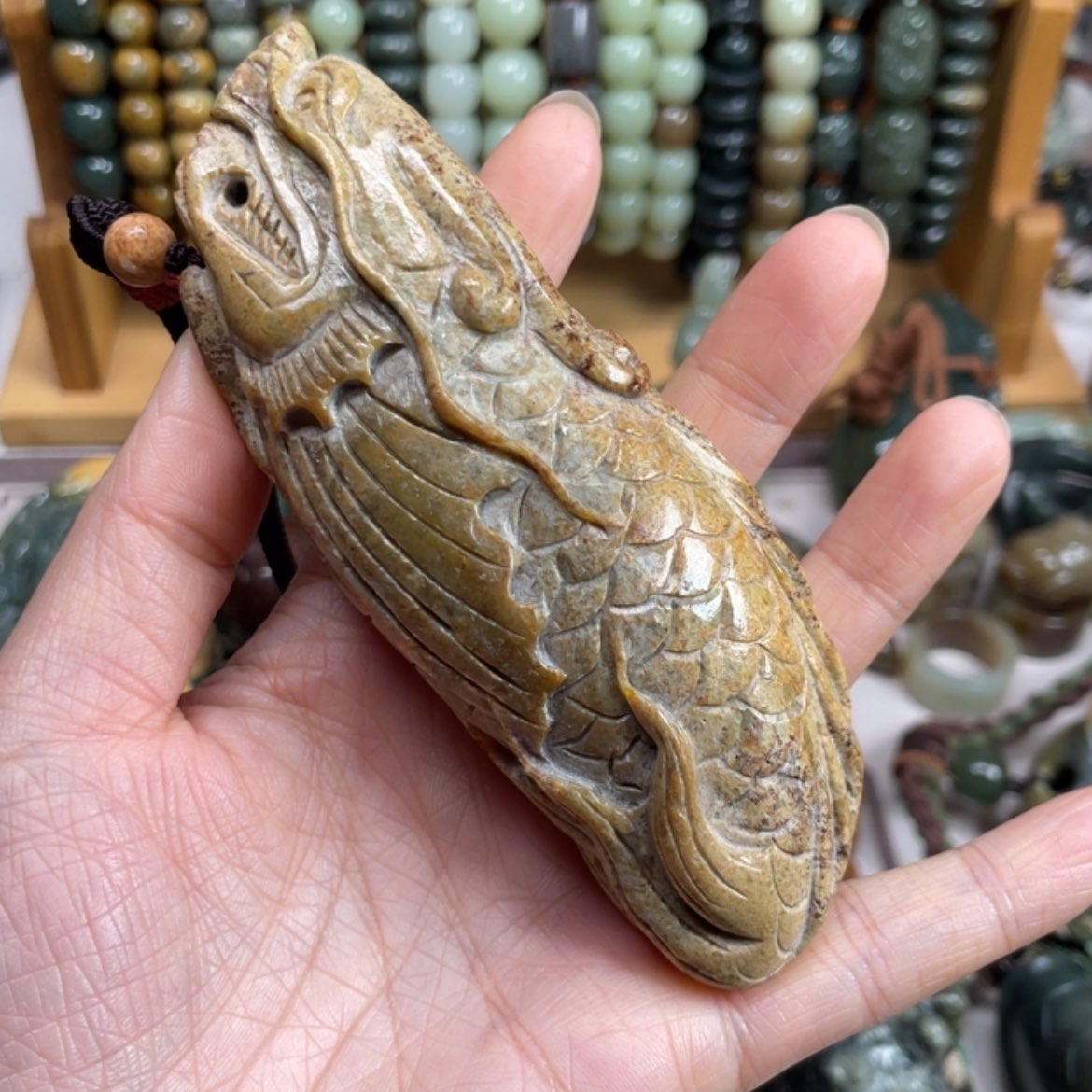 【闪购商品】未镶嵌岫岩河磨玉（透闪石质玉）把件