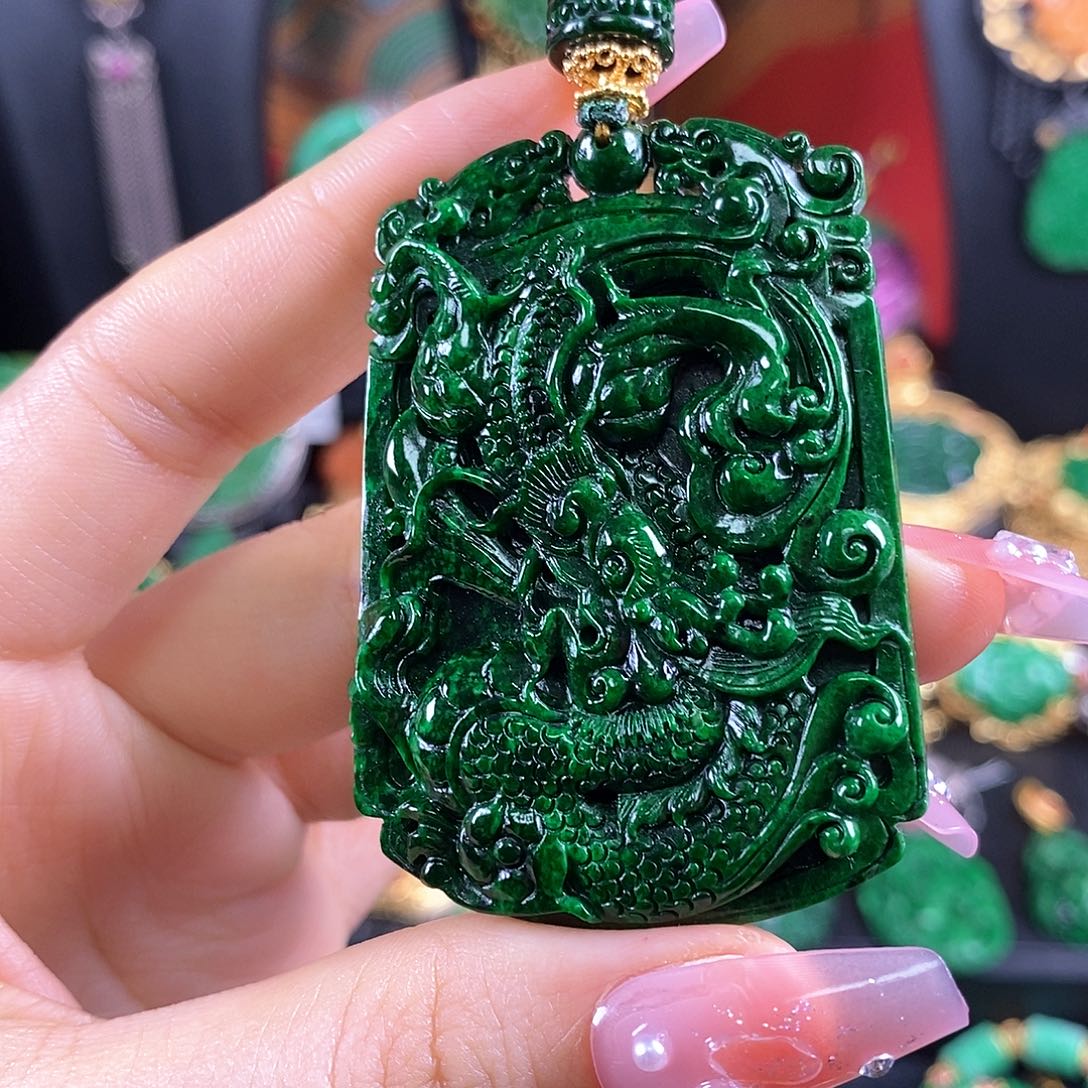 翡翠未镶嵌颈饰吊坠