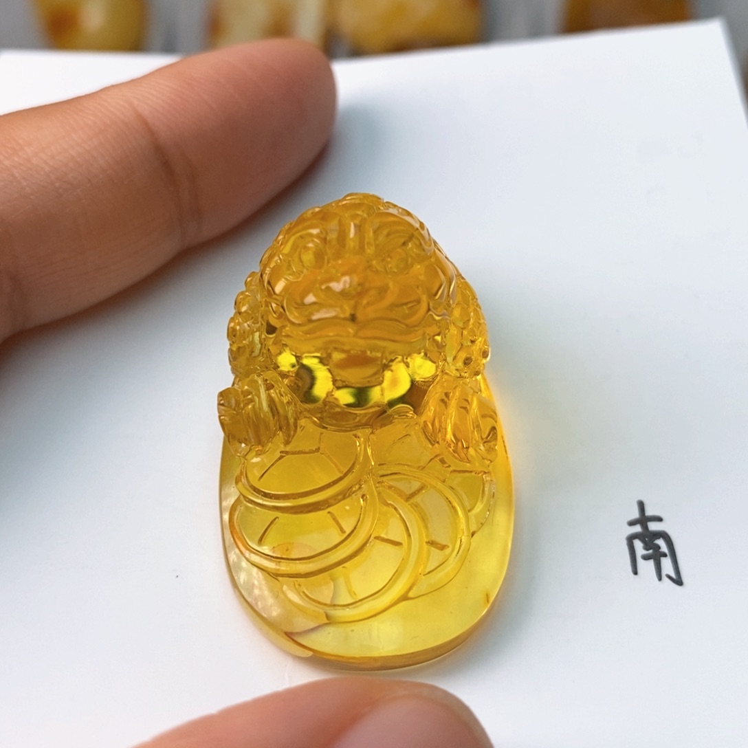 琥珀珠宝奇石未镶嵌