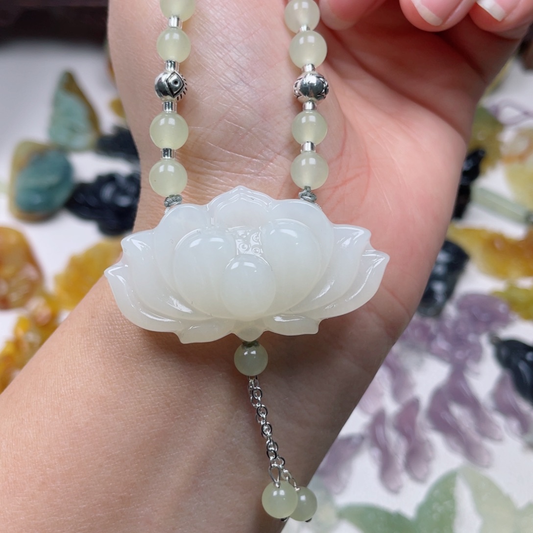 蛇纹石玉颈饰未镶嵌