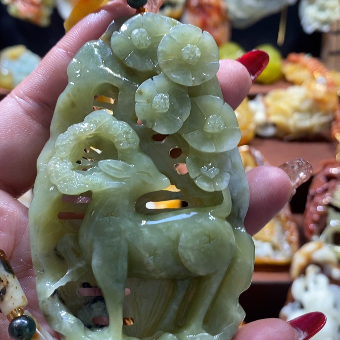 蛇纹石玉颈饰未镶嵌