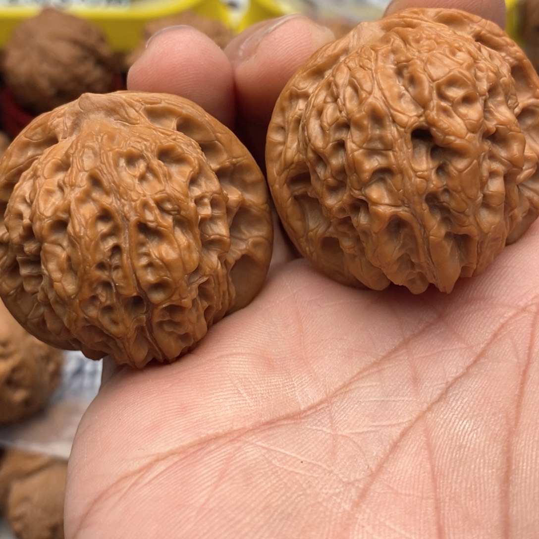 张***·文玩核桃吊坠40尺 血麒麟 48克 69