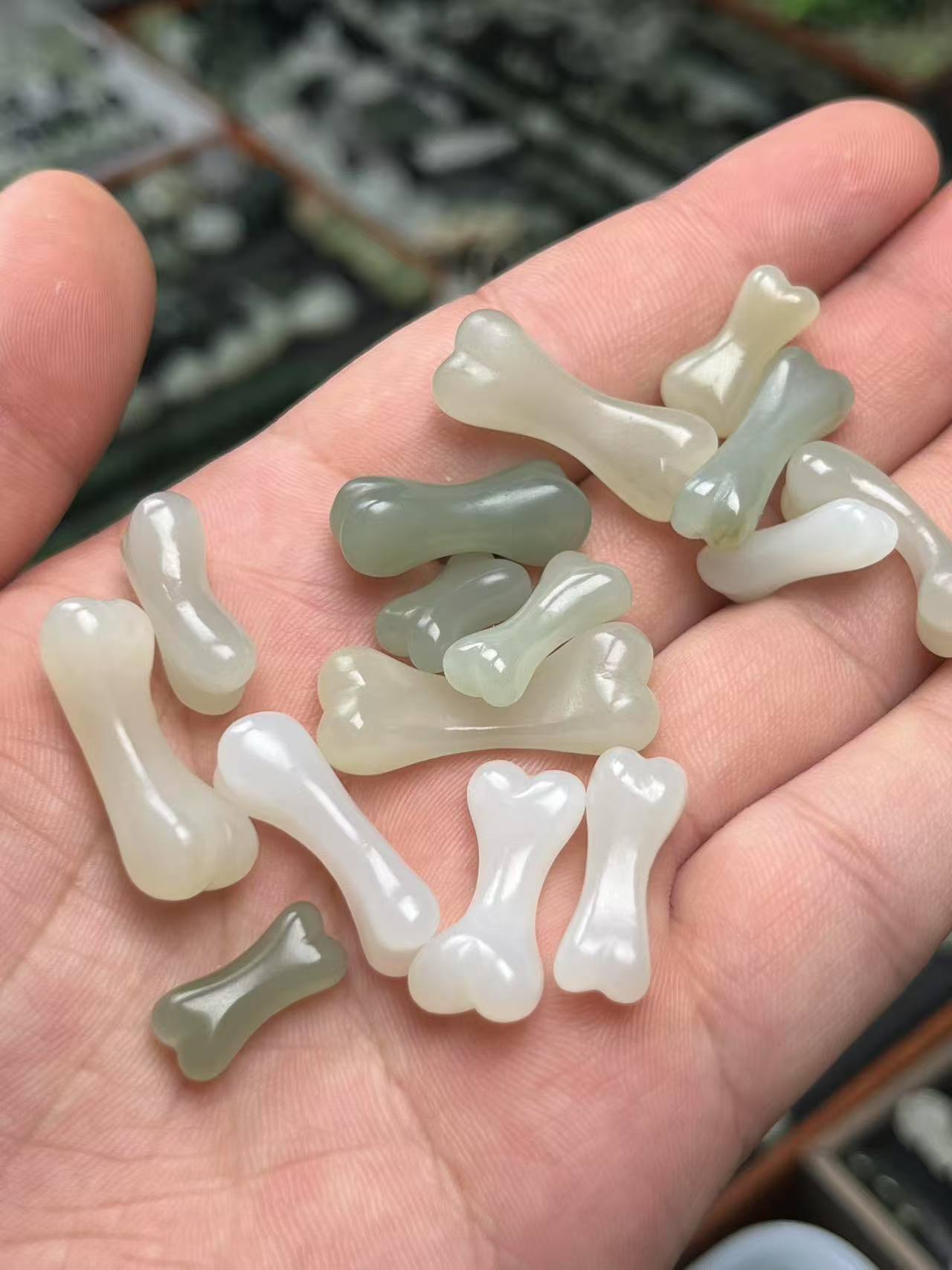 天然和田玉小骨头吊坠 手机链 小滴流 扇坠 diy配饰多色可选
