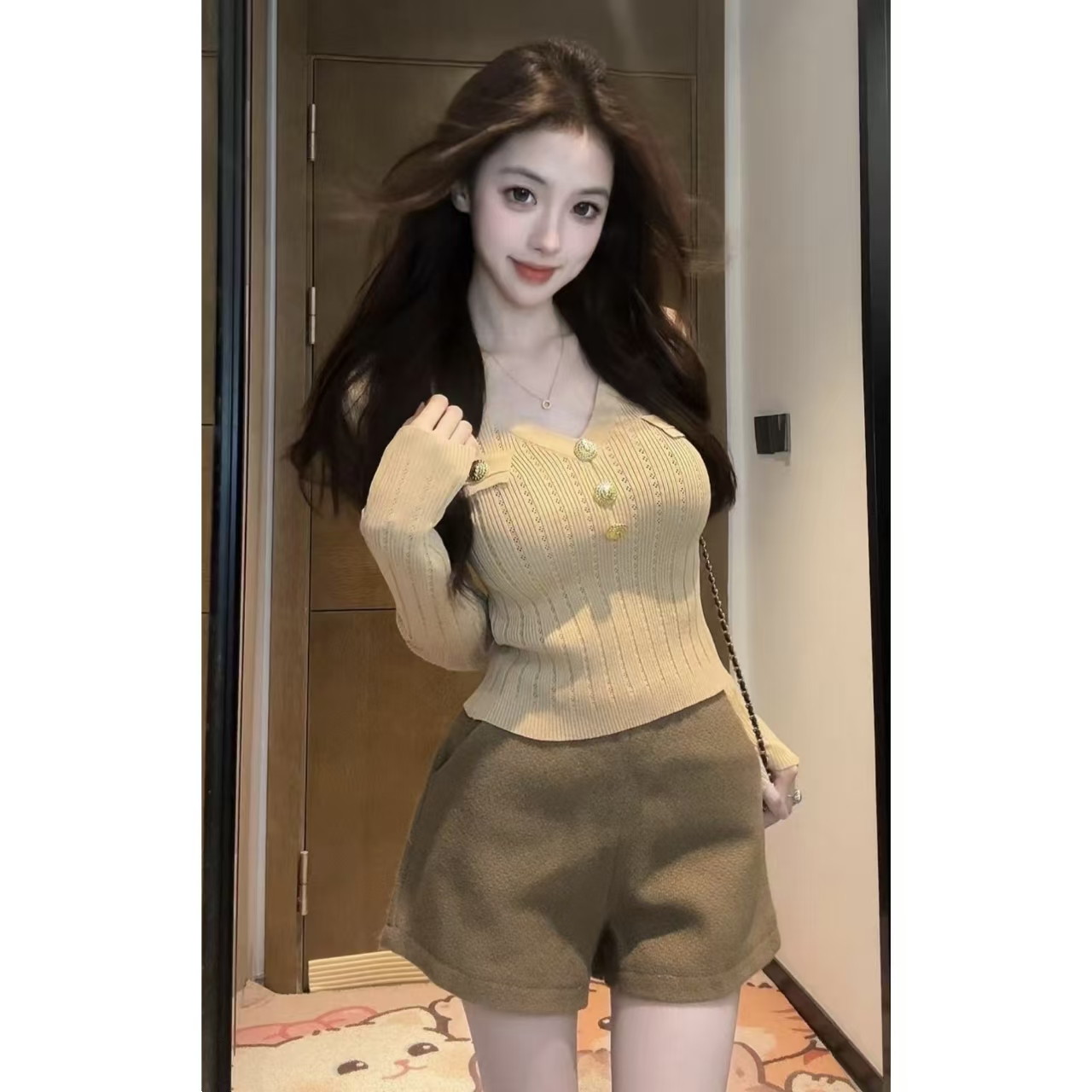 【XIAOBAWANG】金扣V领长袖法式小香风女秋季纯欲新款上衣打底衫W