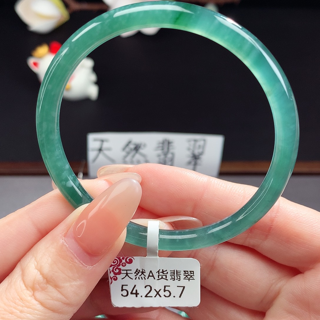 翡翠手镯（圆镯）未镶嵌羽**乖