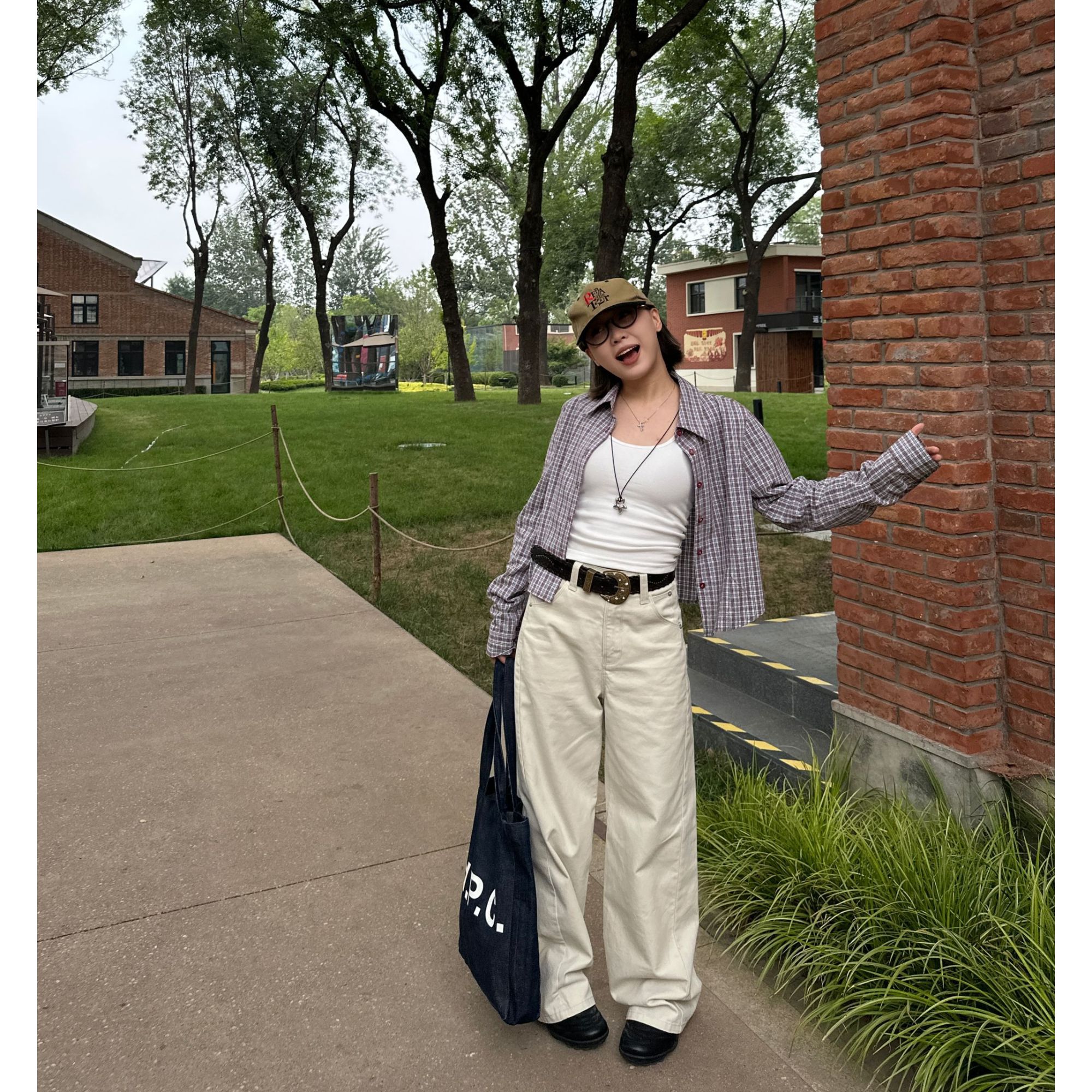 Our2【颗粒感骨白裤】设计感显瘦休闲百搭直筒休闲裤【X5633】