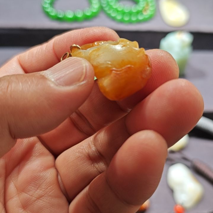 18K金镶嵌手镯和田玉（糖玉）