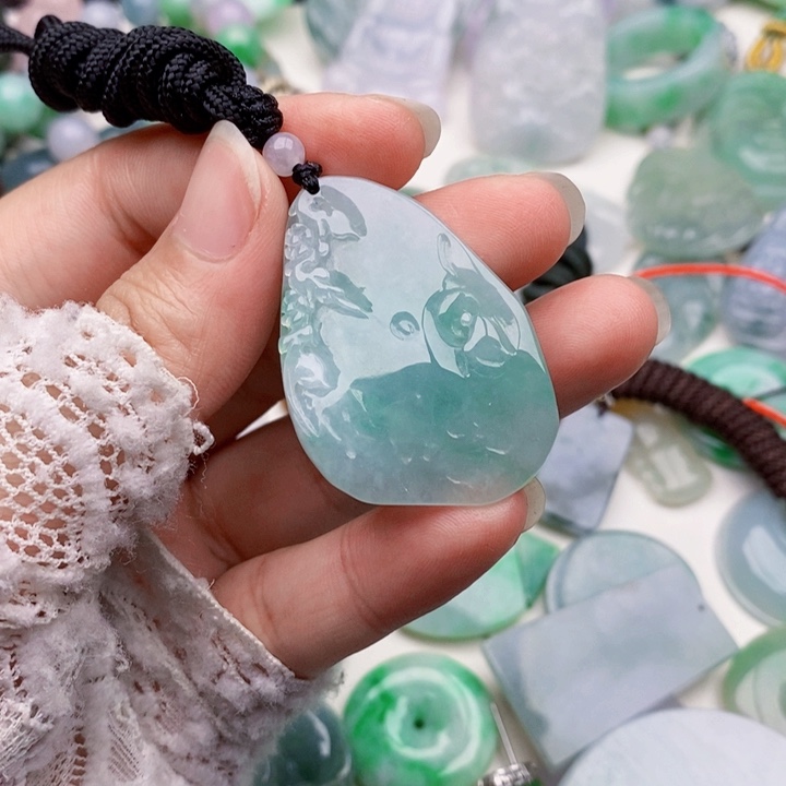 颈饰未镶嵌翡翠淋**流悟道